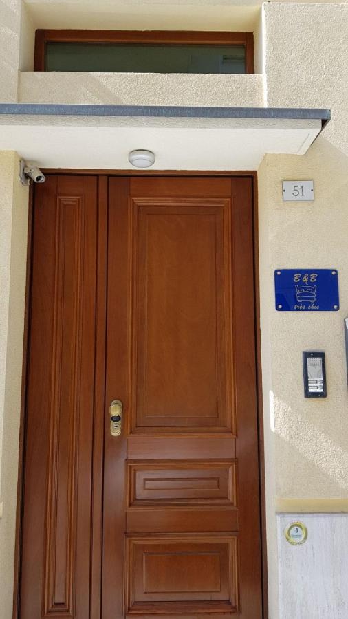 Tres Chic Bed & Breakfast Чивитанова Марке Екстериор снимка