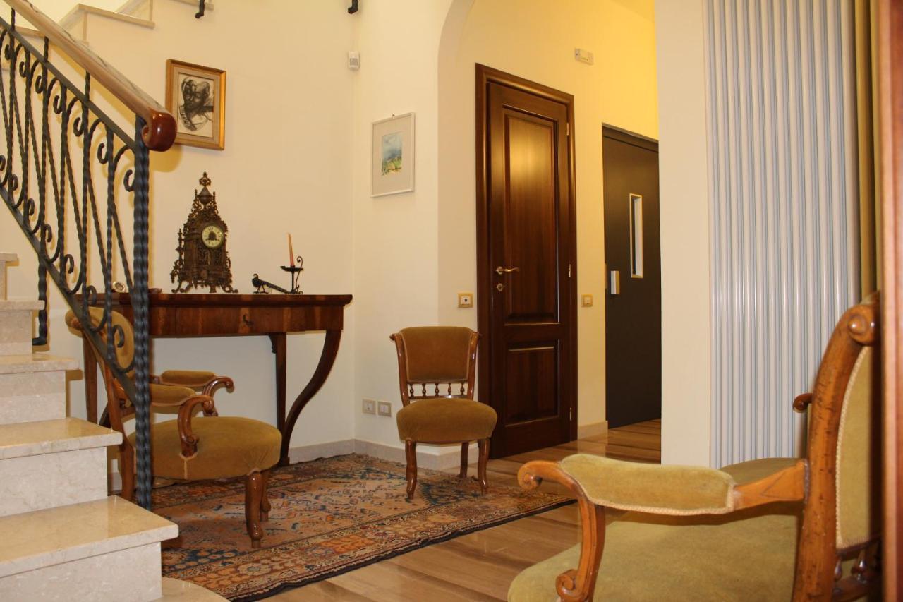 Tres Chic Bed & Breakfast Чивитанова Марке Екстериор снимка