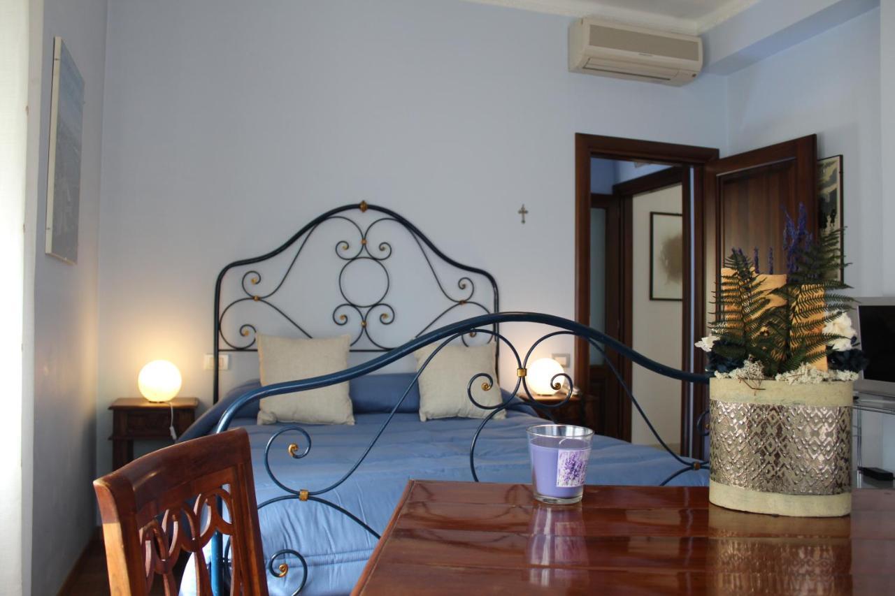 Tres Chic Bed & Breakfast Чивитанова Марке Екстериор снимка