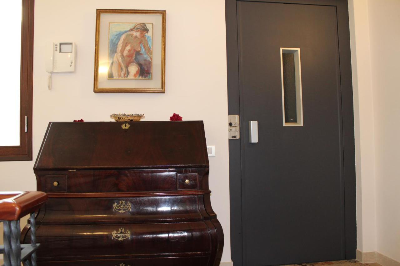 Tres Chic Bed & Breakfast Чивитанова Марке Екстериор снимка