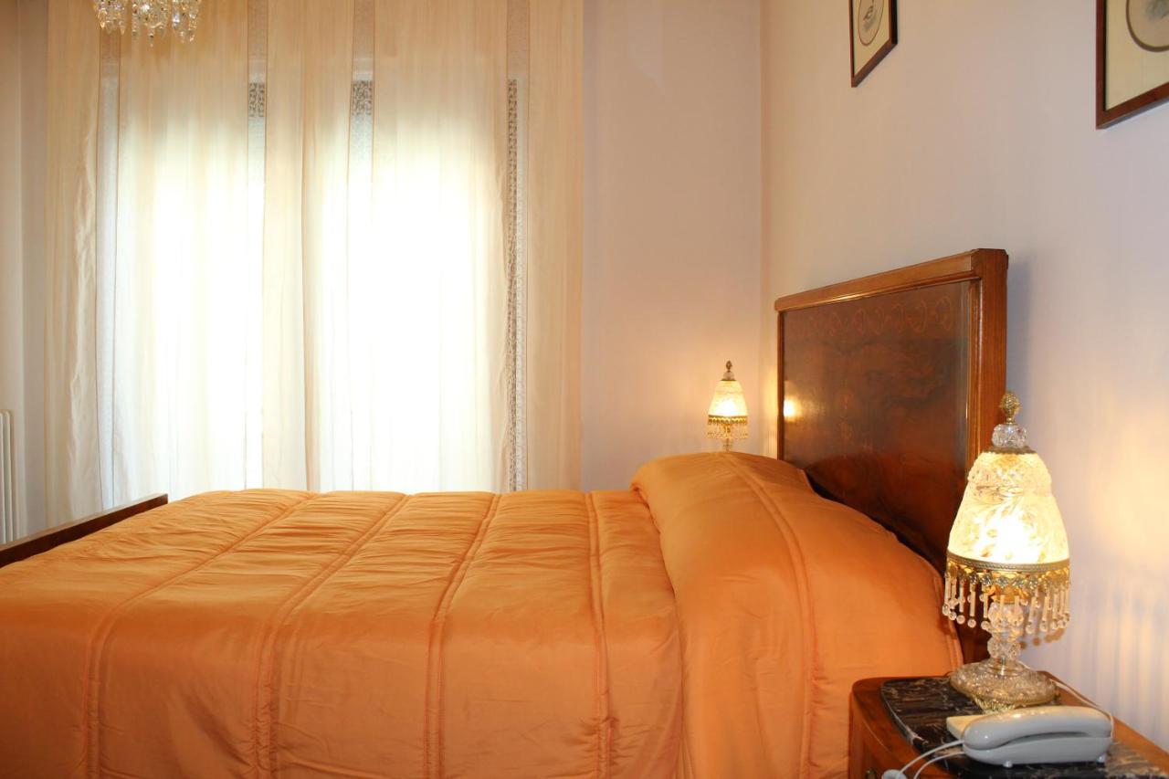 Tres Chic Bed & Breakfast Чивитанова Марке Екстериор снимка