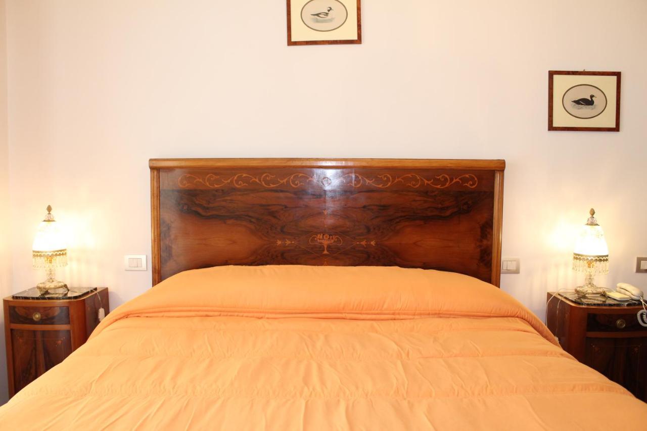 Tres Chic Bed & Breakfast Чивитанова Марке Екстериор снимка