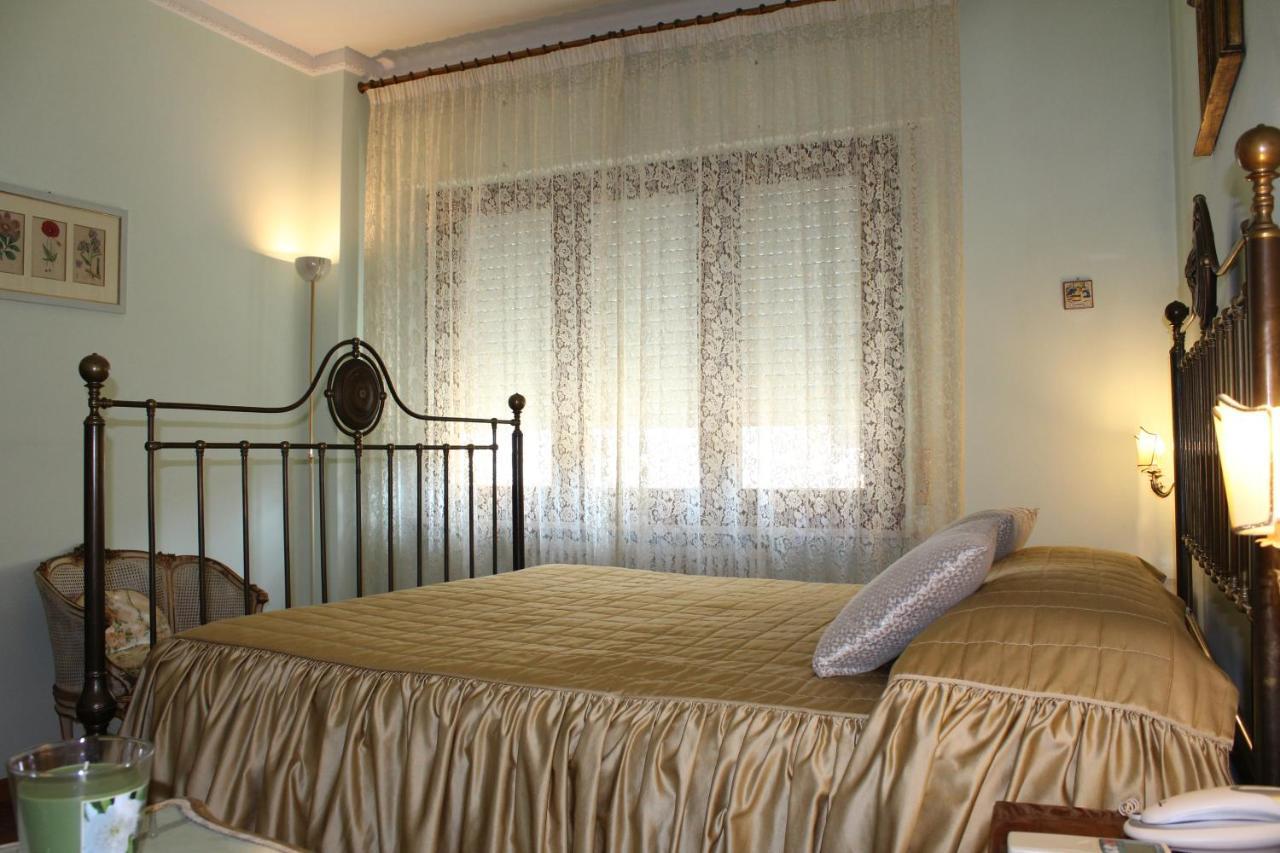 Tres Chic Bed & Breakfast Чивитанова Марке Екстериор снимка