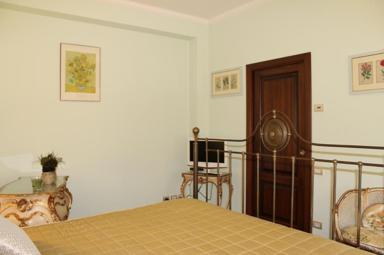 Tres Chic Bed & Breakfast Чивитанова Марке Екстериор снимка