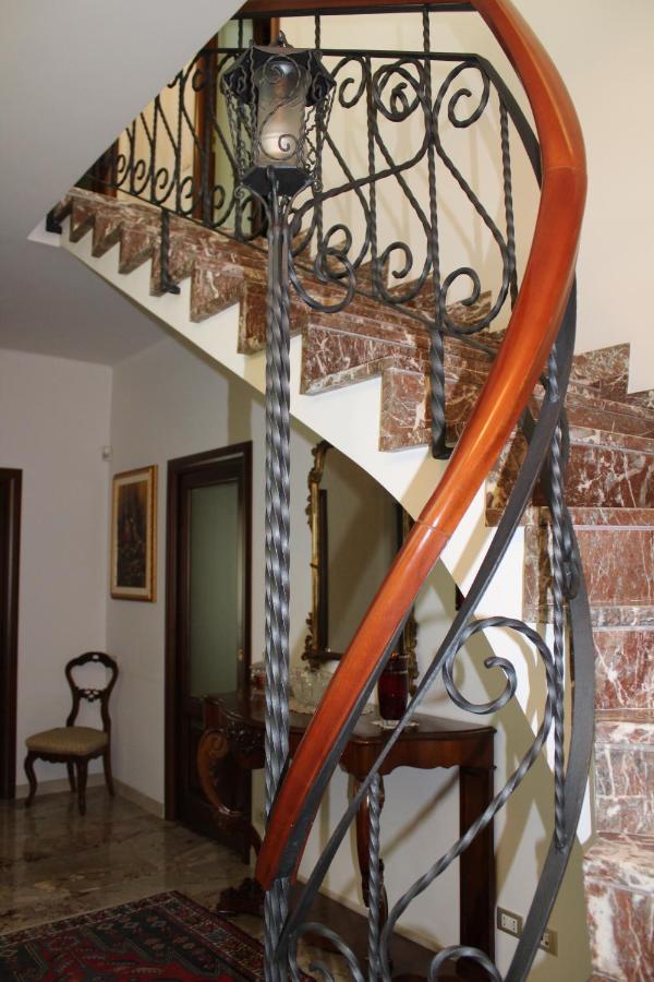 Tres Chic Bed & Breakfast Чивитанова Марке Екстериор снимка