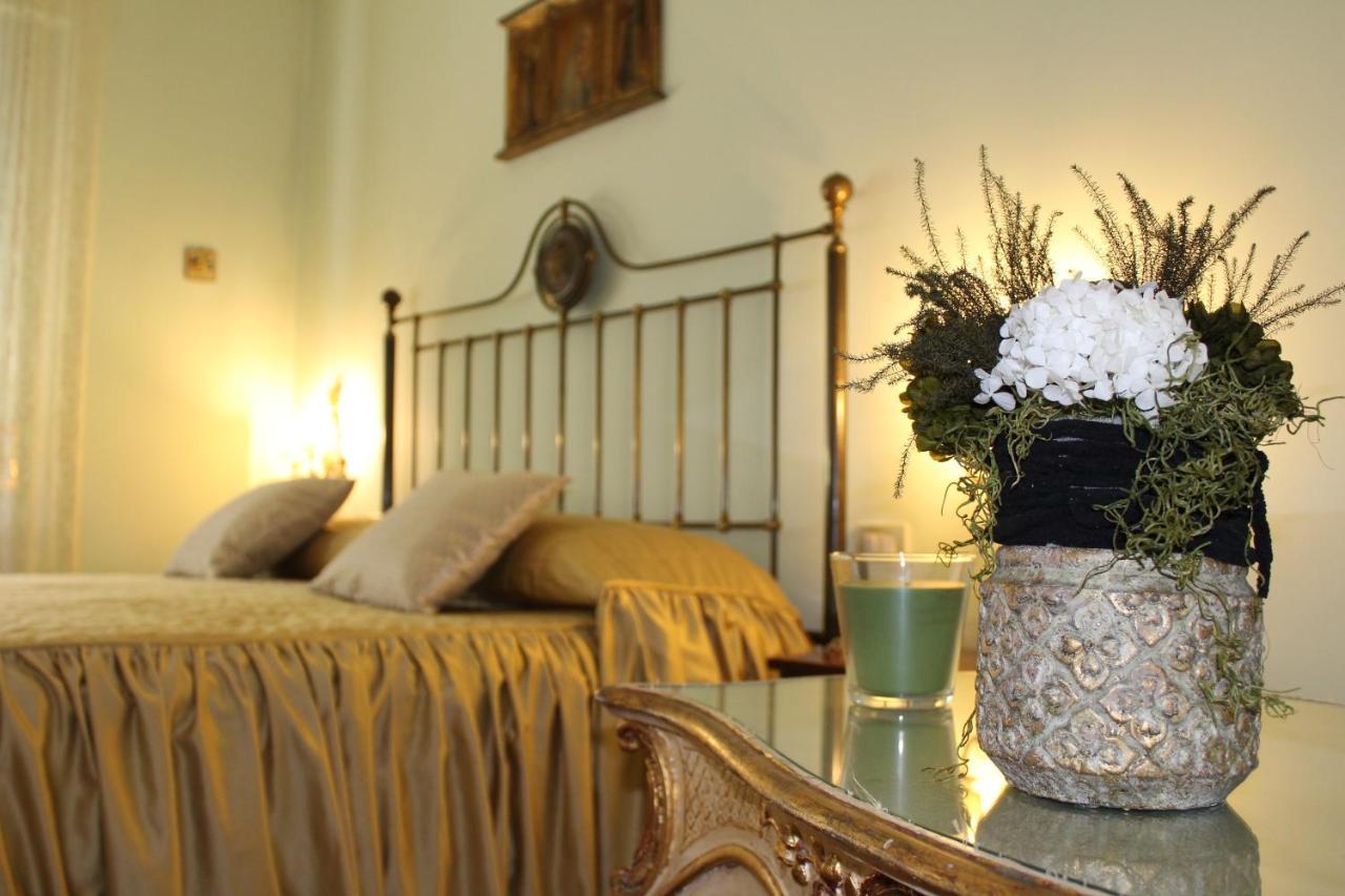 Tres Chic Bed & Breakfast Чивитанова Марке Екстериор снимка
