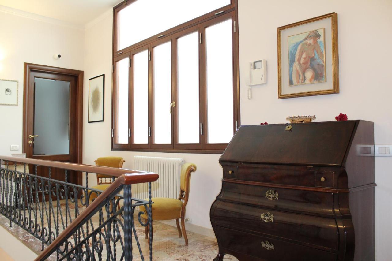 Tres Chic Bed & Breakfast Чивитанова Марке Екстериор снимка