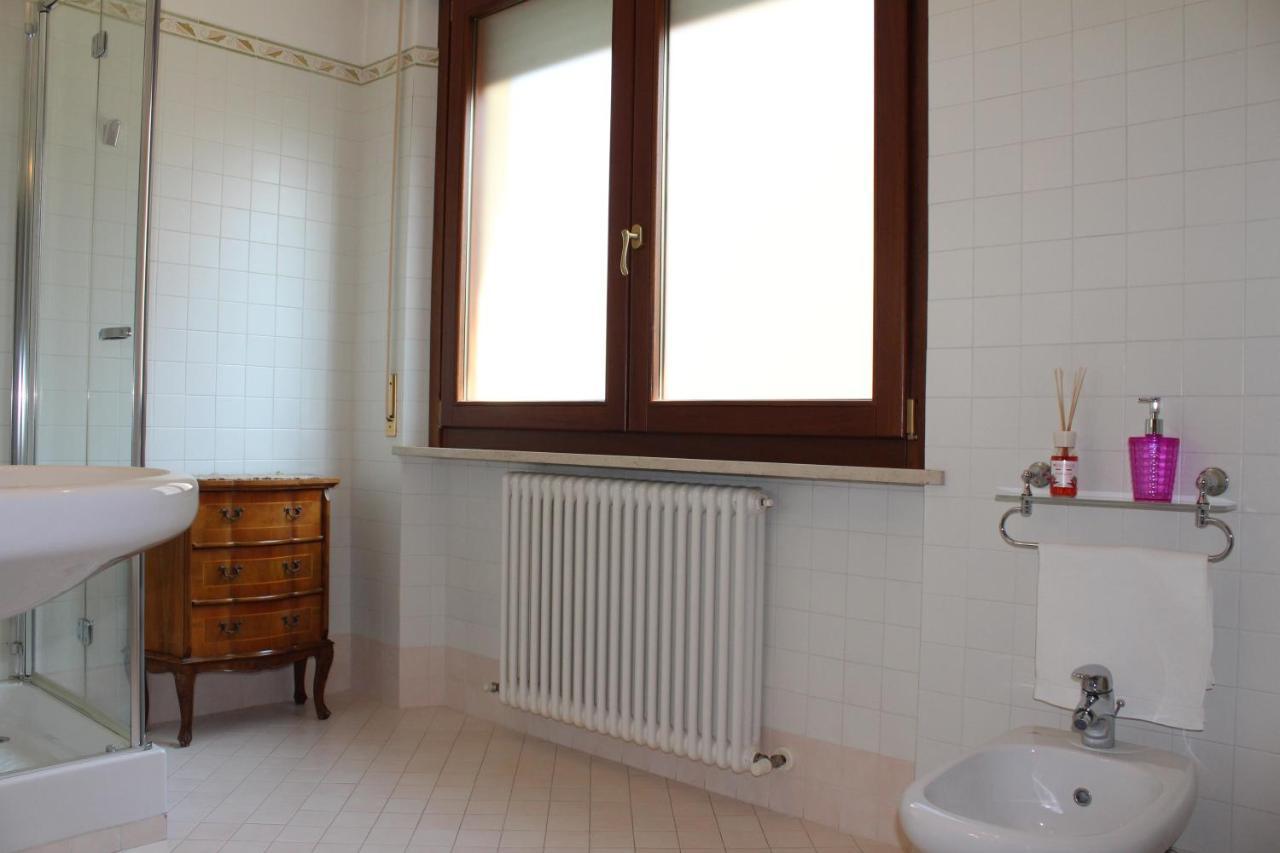 Tres Chic Bed & Breakfast Чивитанова Марке Екстериор снимка