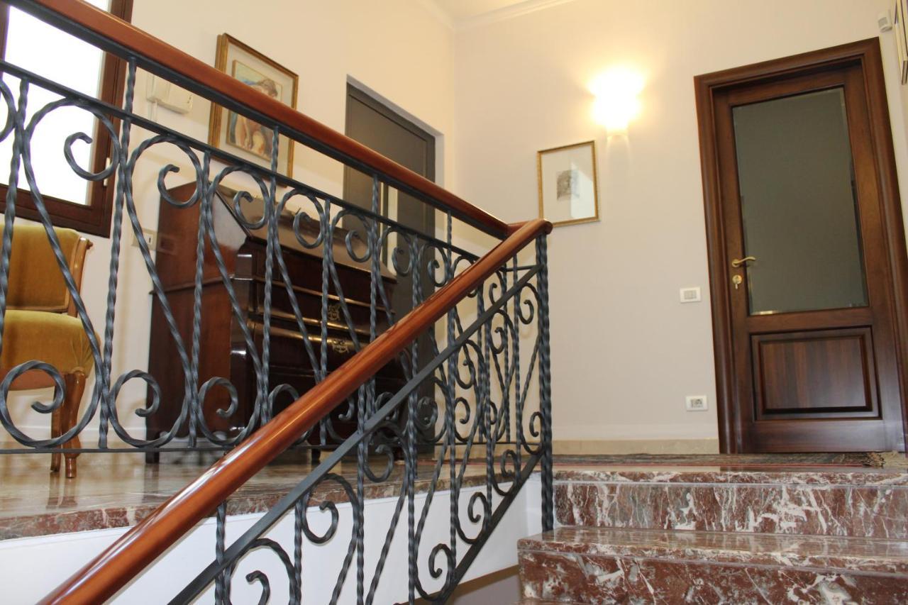 Tres Chic Bed & Breakfast Чивитанова Марке Екстериор снимка